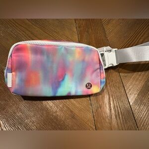 Lululemon Belt Bag prism vapor color